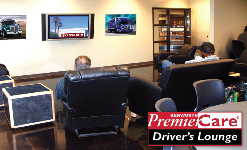 Des clients assis dans le salon des camionneurs Kenworth PremierCare